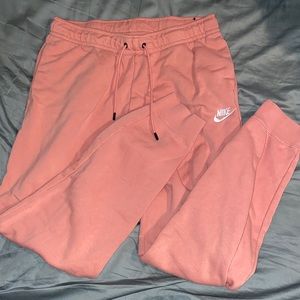 Salmon pink Nike sweatpants!